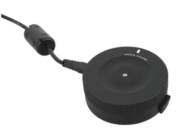 Sigma USB Dock podłączony do obiektywu