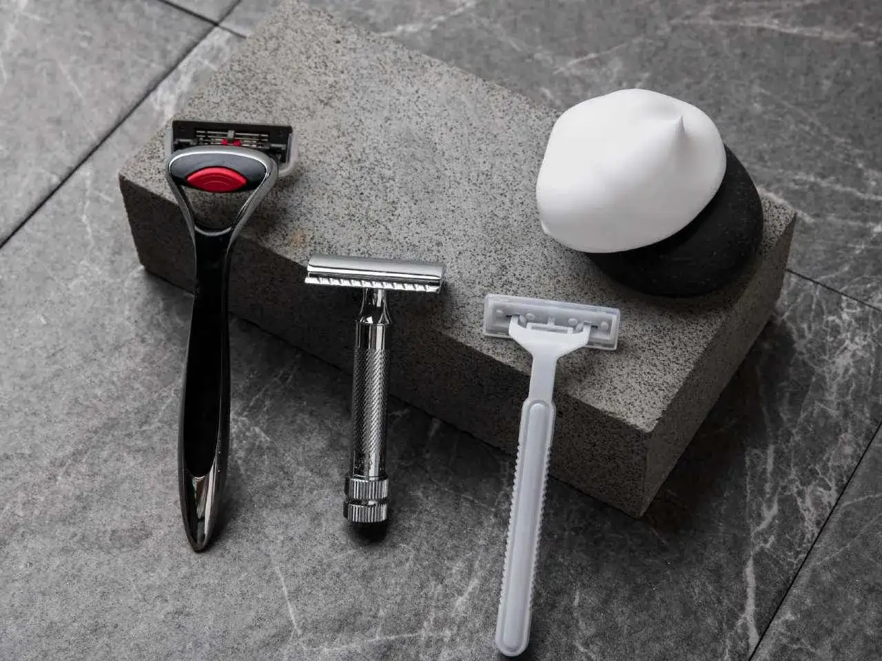 golarka foliowa vs głowicowa schemat działania