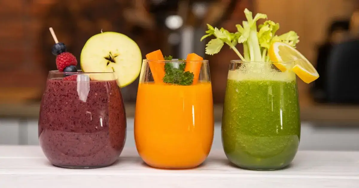 kolorowe koktajle z sałatą