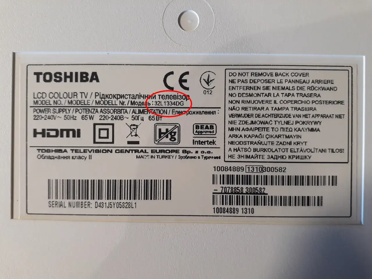 Jak znaleźć model pilota Toshiba, tabliczka znamionowa telewizora Toshiba