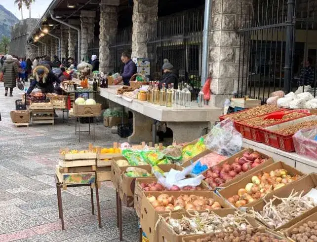 Targowisko pijaca w Czarnogórze
