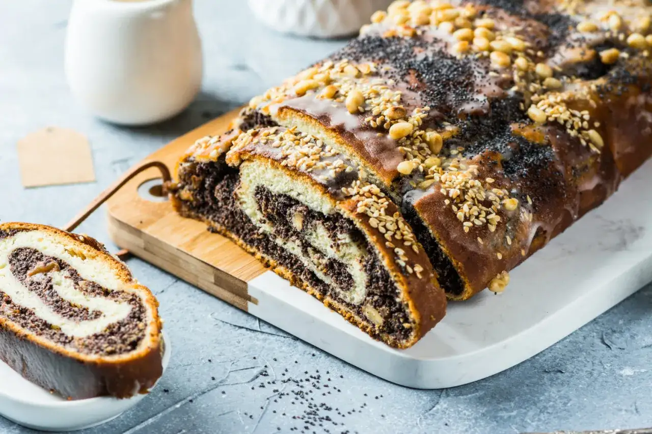 zwijanie makowca bez pęknięć