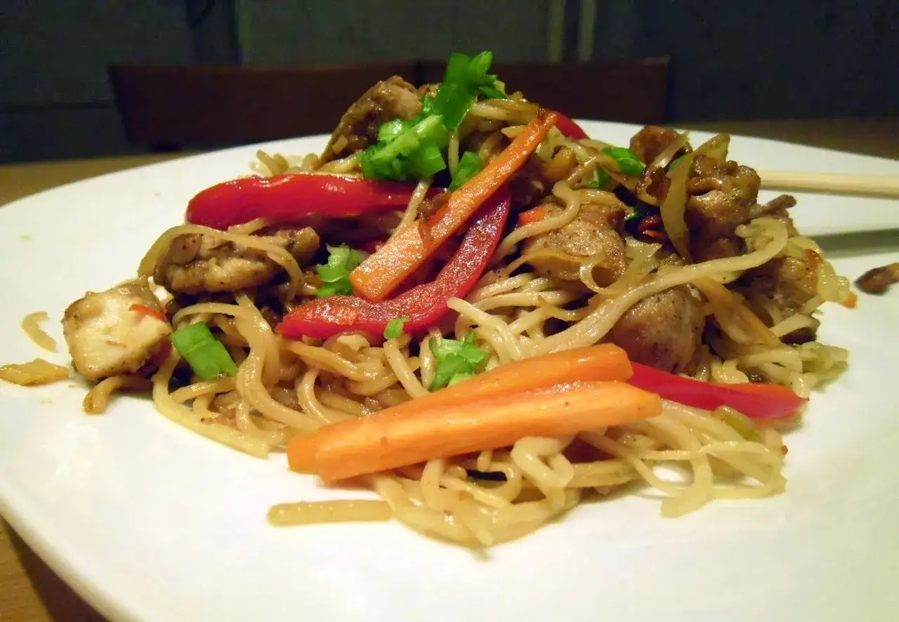 rodzaje makaronu chow mein