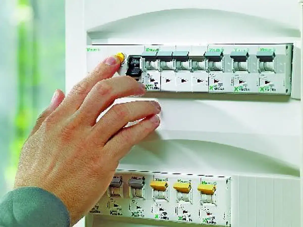 bezpieczniki elektryczne tablica rozdzielcza domowa