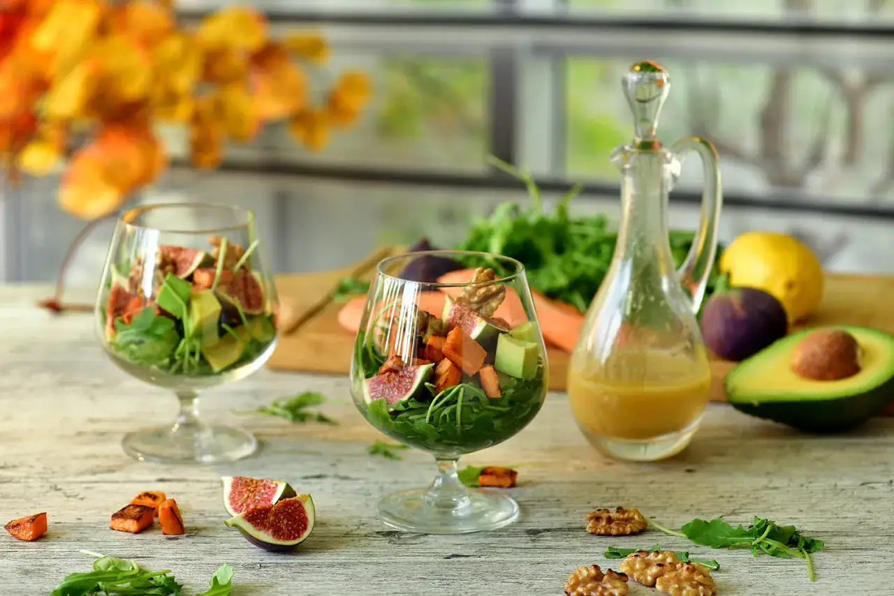 Efektowne sałatki warstwowe