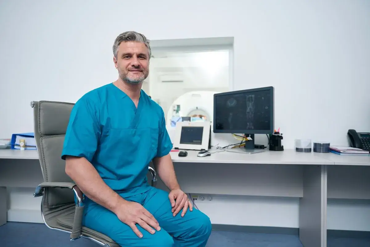 gabinet urologa, urolog w pracy