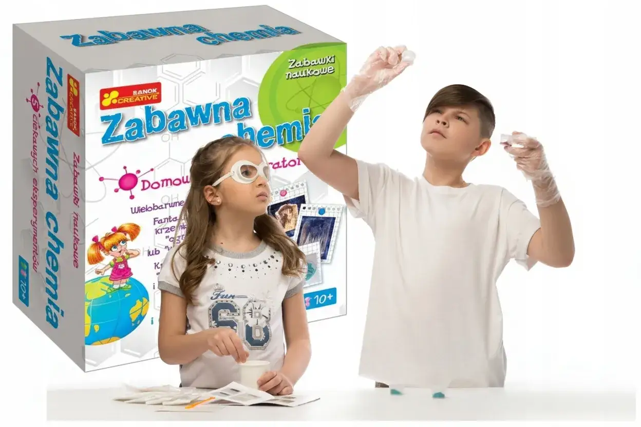 Dzieci w rękawiczkach wykonują proste eksperymenty dla dzieci w domu, bawiąc się nauką.