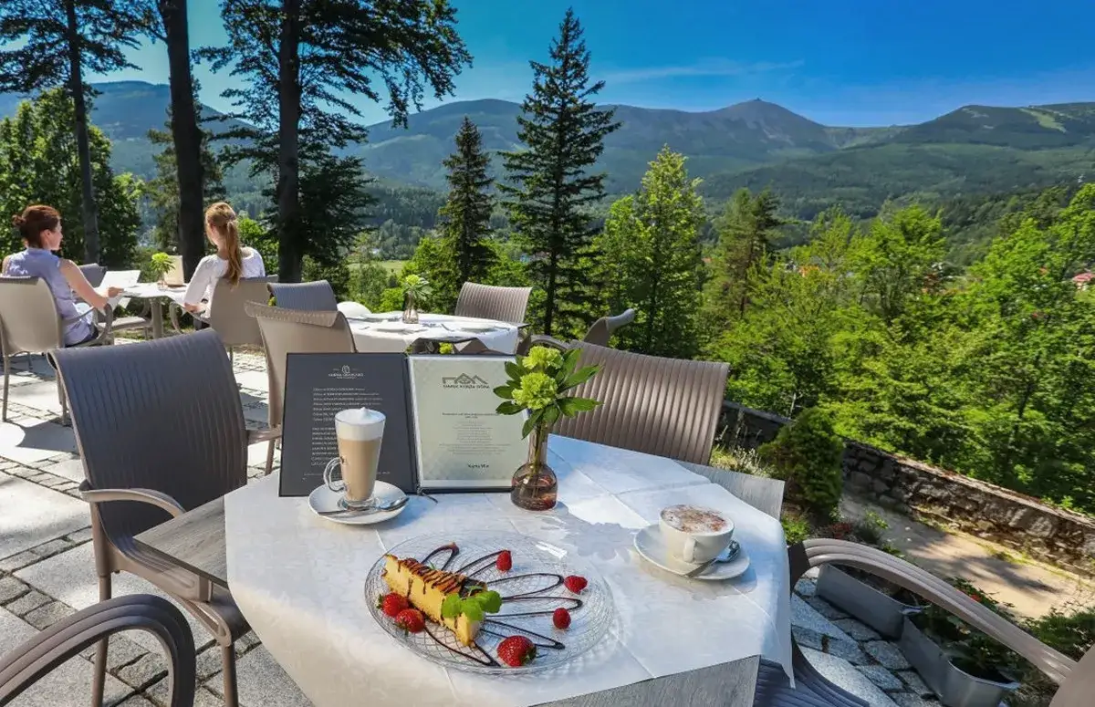 romantyczny hotel Karpacz widok na góry