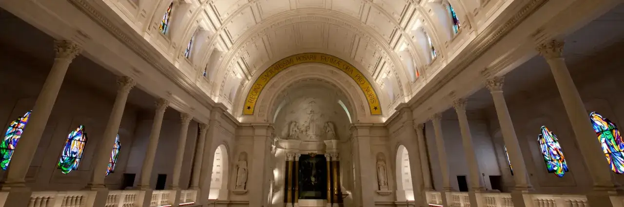 Zdjęcie Sanktuarium Matki Bożej Fatimskiej w Portugalii: historia i znaczenie miejsca