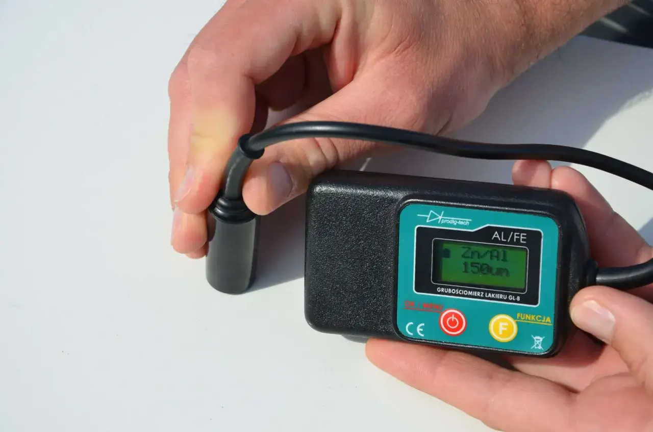 miernik grubości lakieru samochodowego pomiar