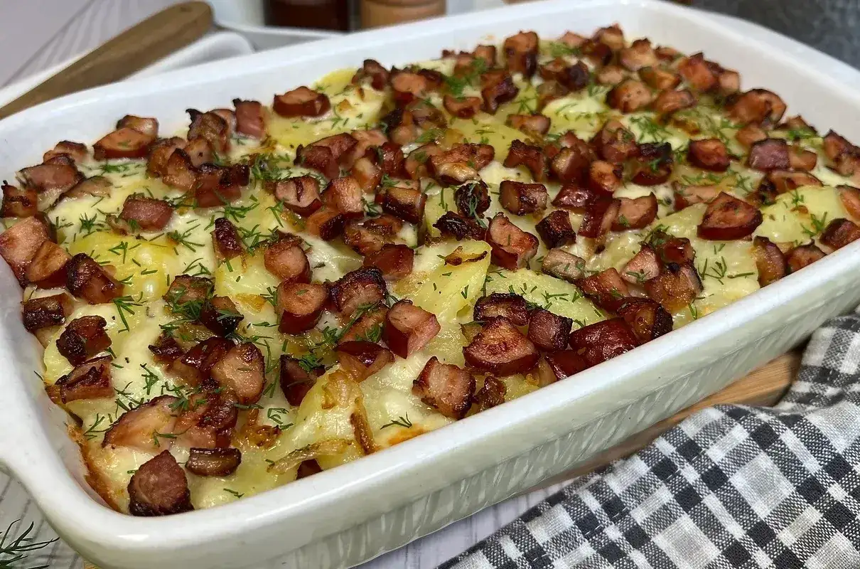 zapiekanka ziemniaczana z kiełbasą gotowa