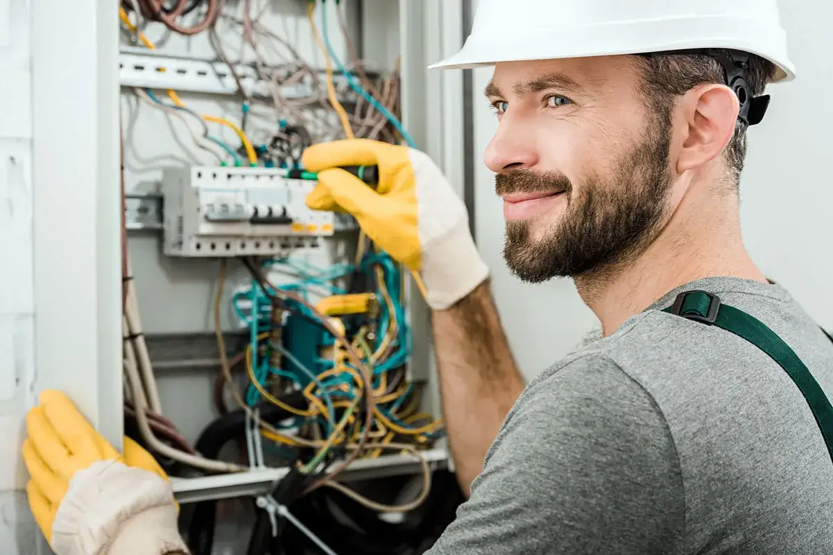 Rozwiązywanie problem&oacute;w z instalacją elektryczną