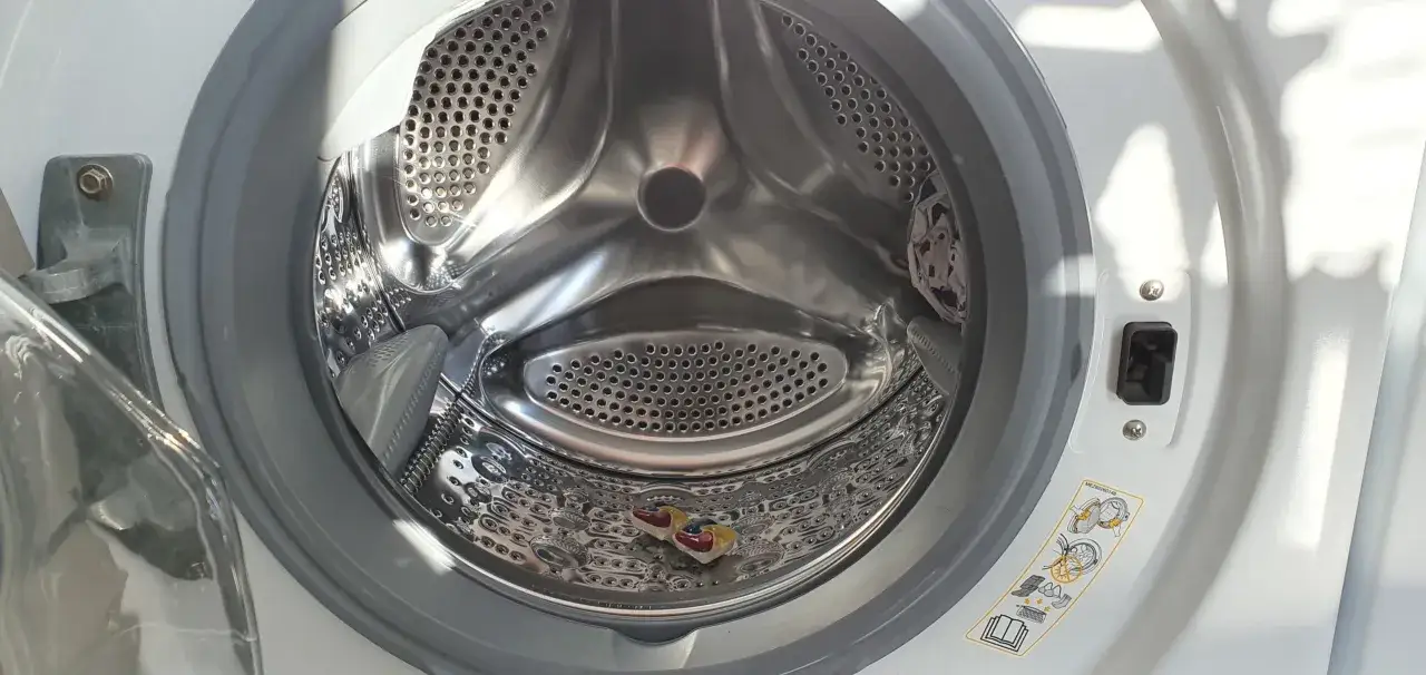 Czysta pralka a brudna pralka