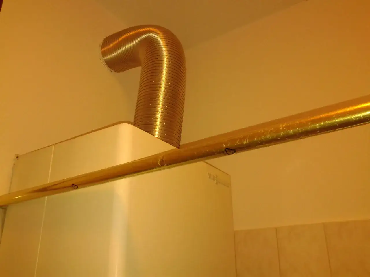 Zdjęcie Jak prawidłowo zamontować rurę łączącą piec co z kominem dla bezpieczeństwa