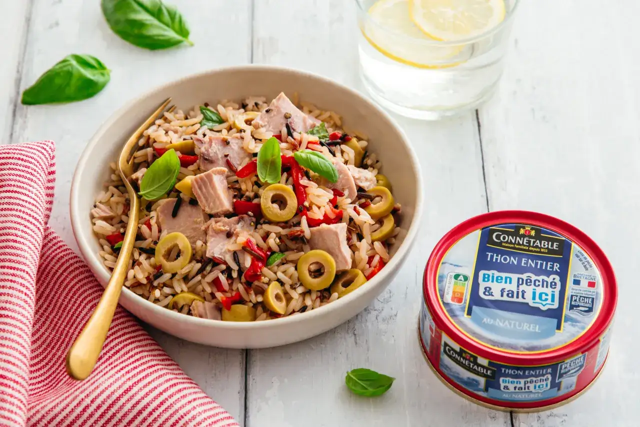 Salade de riz au thon fra&icirc;che et color&eacute;e