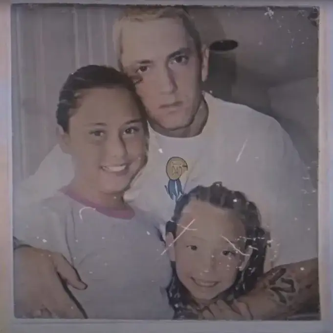 Eminem z dziećmi rodzinne zdjęcie