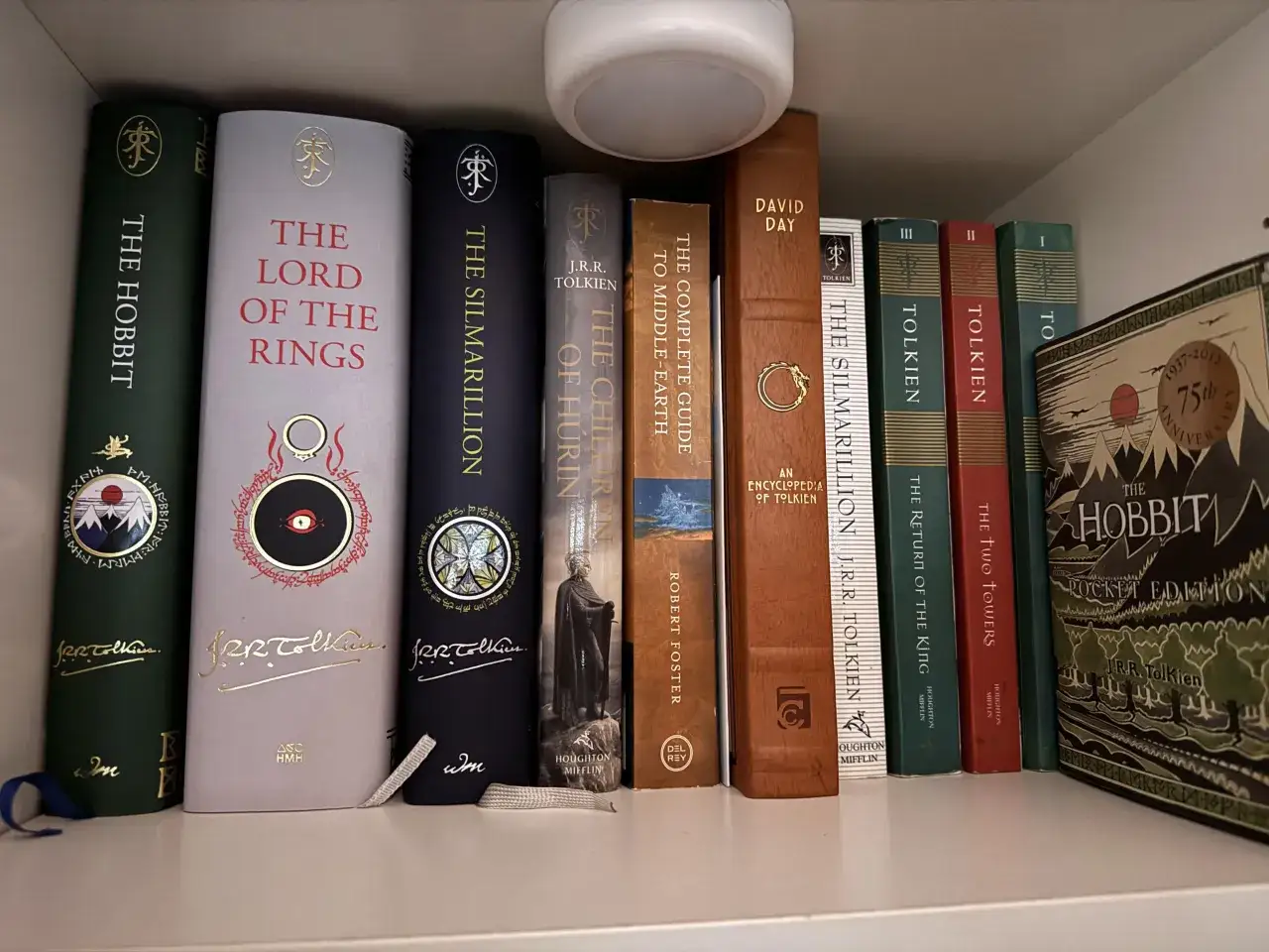 Różne wydania Hobbita porównanie okładek