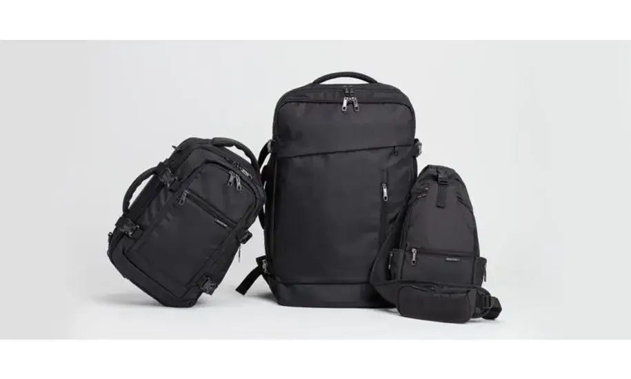 plecak kontra walizka podr&oacute;żna