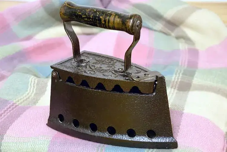 Zdjęcie Kto wynalazł żelazko? Zaskakujące fakty o jego historii