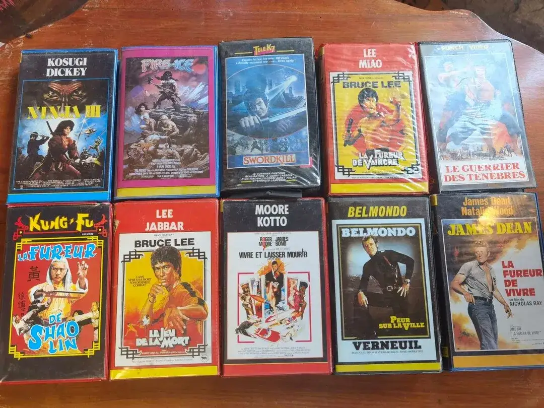 Kolekcja kaset VHS z filmami akcji lat 80.