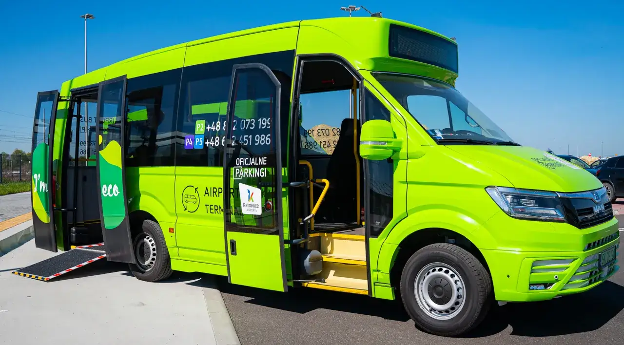 parking shuttle bus lotnisko