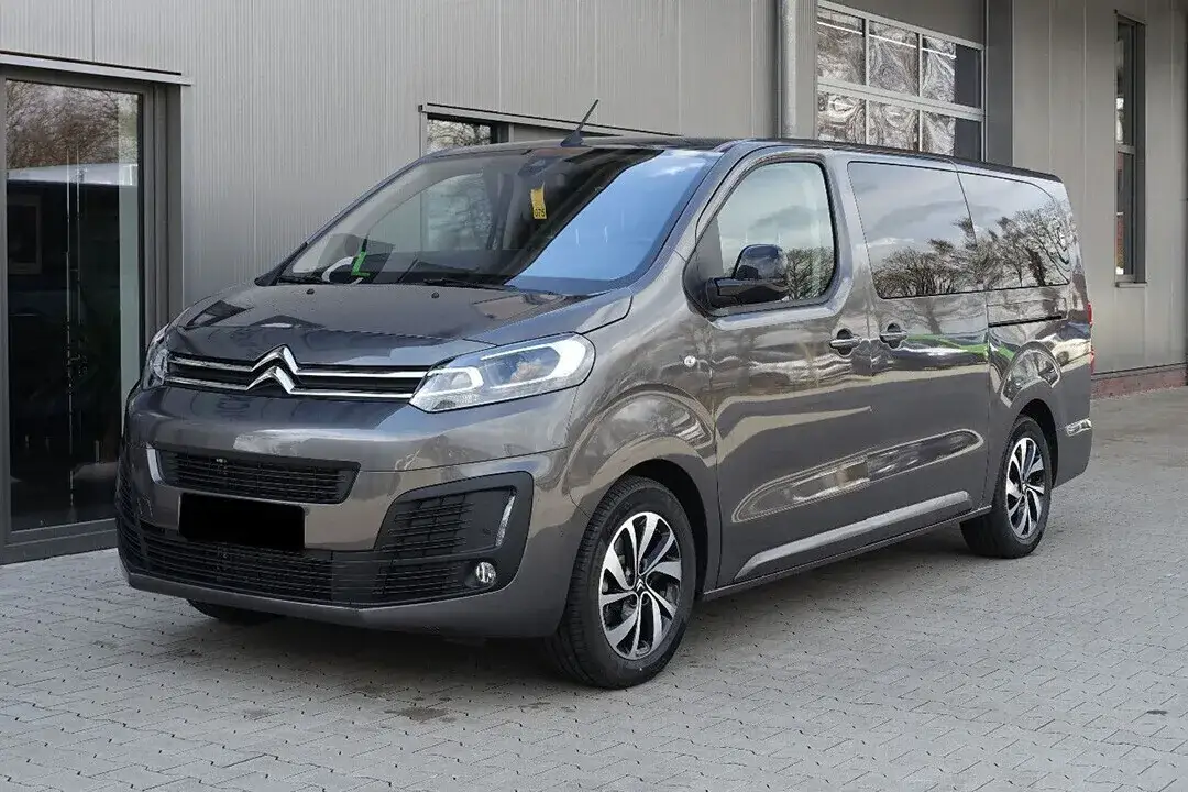 Zdjęcie Jaki bus na międzynarodówkę? Oto modele, które warto rozważyć