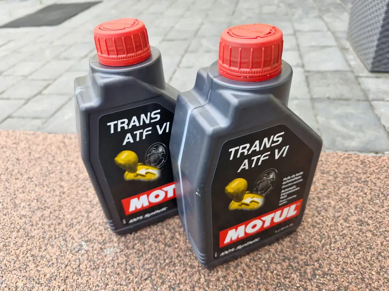 Butelka oleju Motul ATF VI, nowoczesna automatyczna skrzynia biegów