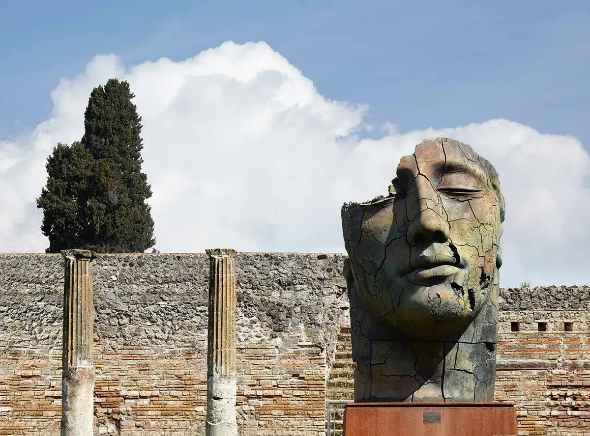 Igor Mitoraj characteristic sculptures style