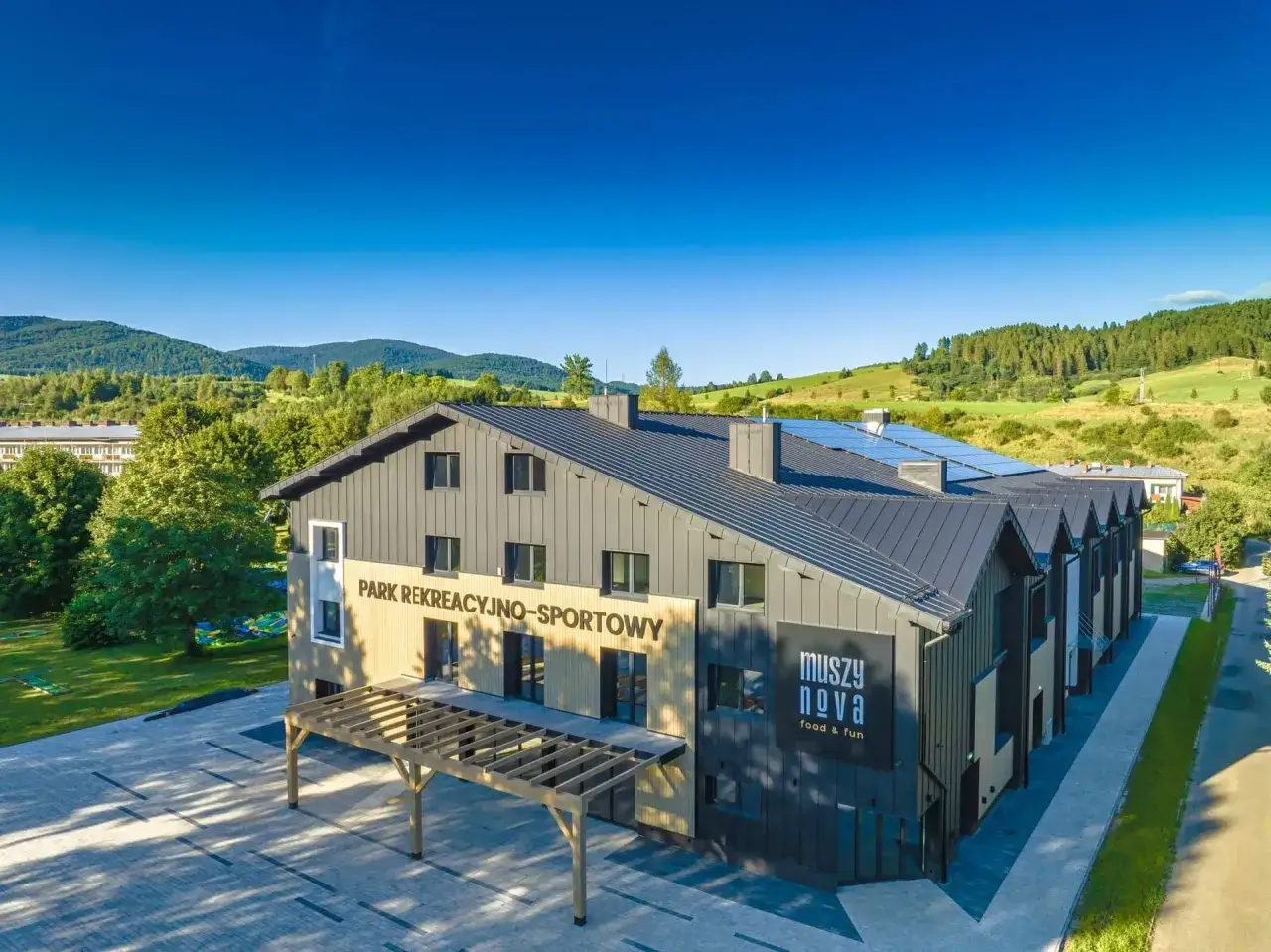 Elegancka restauracja Muszyna widok na g&oacute;ry