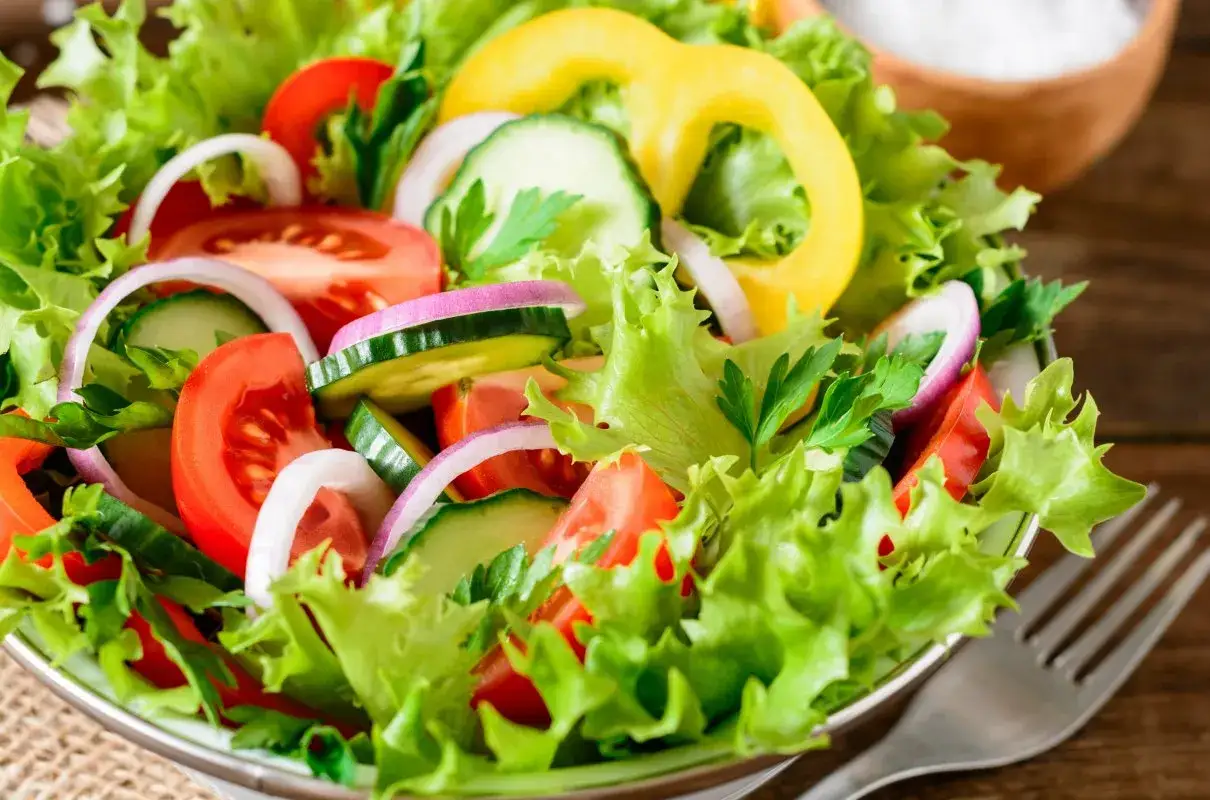 Sałatka do lasagne, lekka sałatka, świeże warzywa