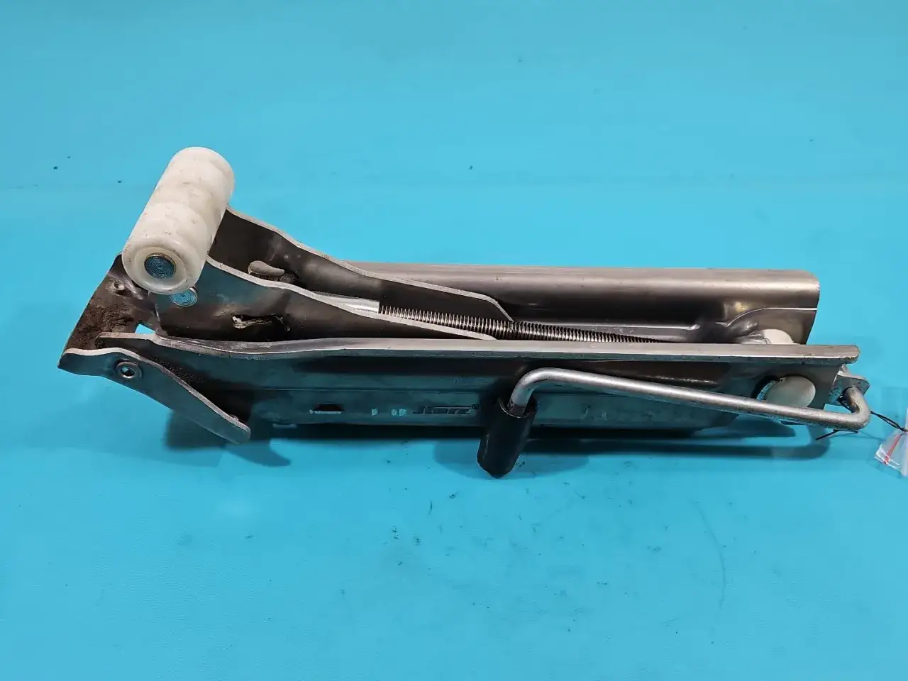 Audi A6 C6 fabryczne punkty podparcia lewarka