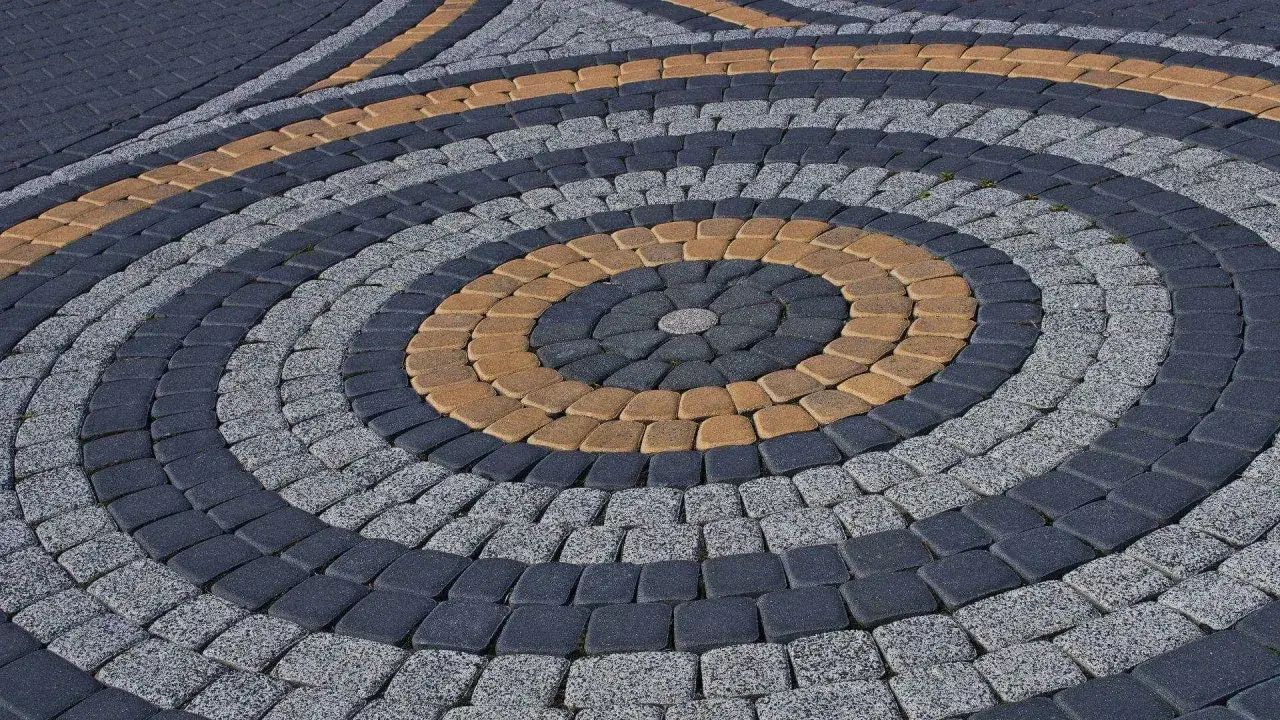 Zdjęcie Kostka brukowa Ełk: jak stylowe nawierzchnie ozdabiają Mazury?