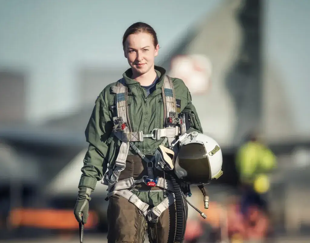 Zdjęcie Gdzie pracuje zona Hołowni? Odkryj jej rolę w 23. Bazie Lotnictwa Taktycznego