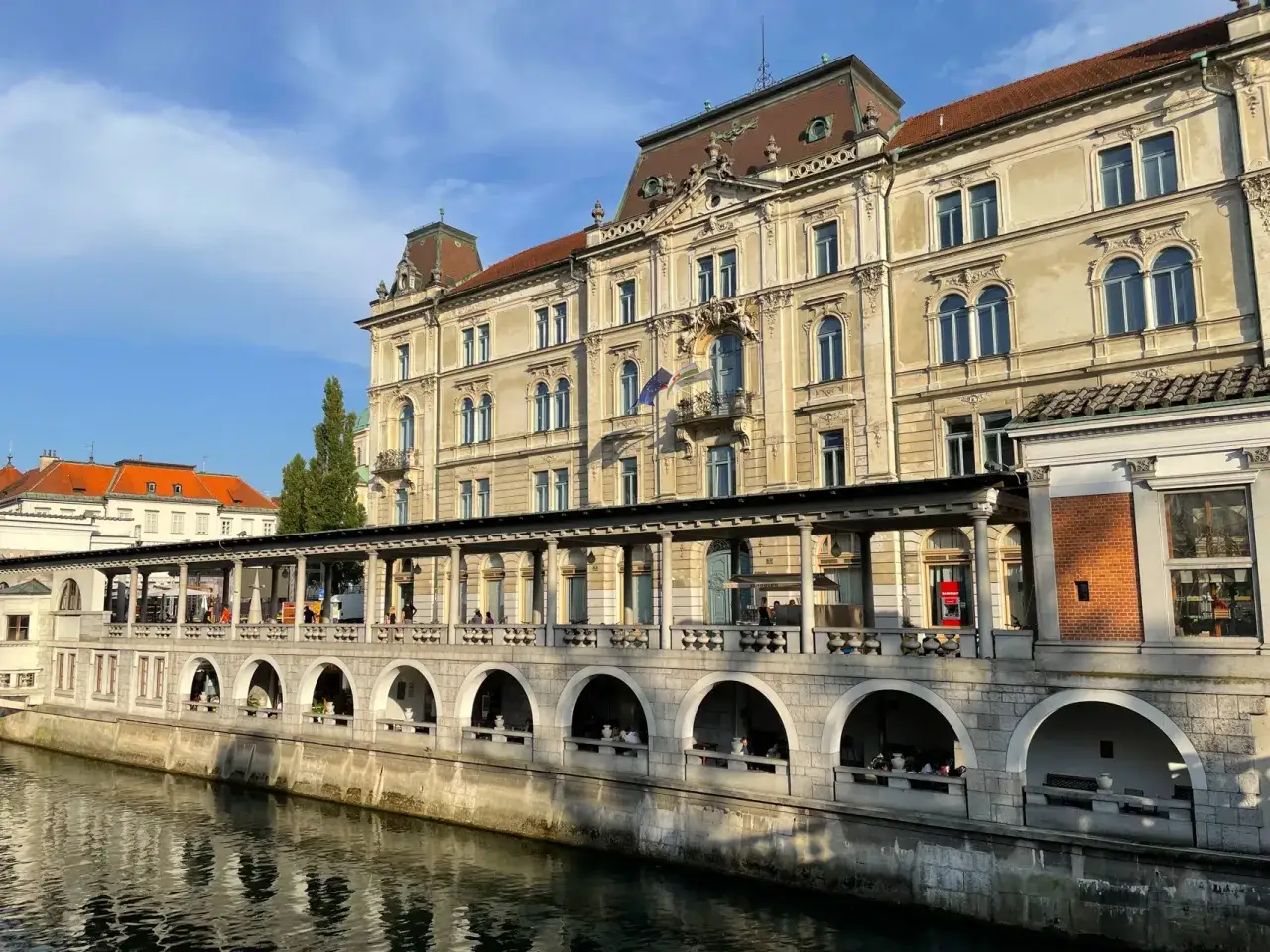 Zdjęcie Lublana gdzie zjeść - odkryj najlepsze miejsca na smaczne jedzenie