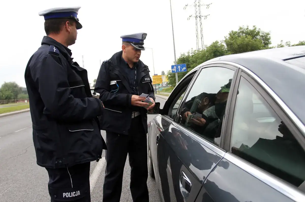 Zdjęcie Czy policja może przeszukać samochód bez nakazu? Poznaj swoje prawa