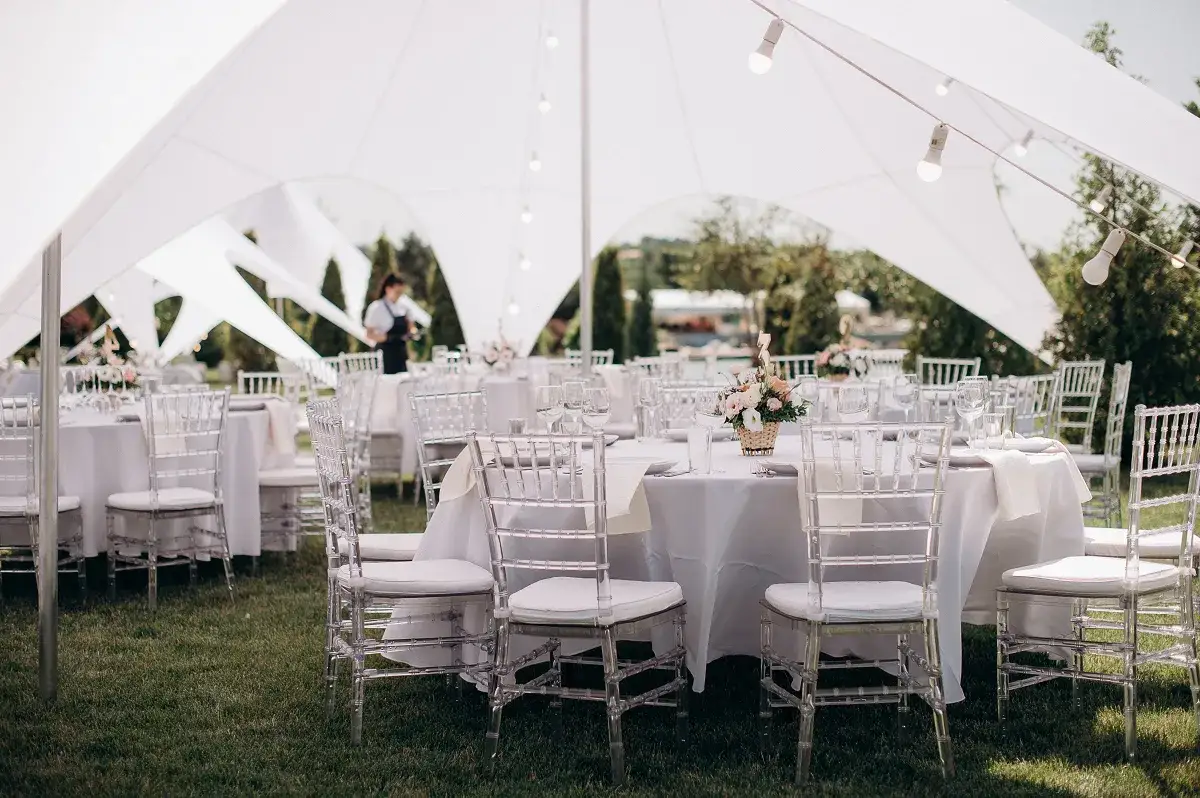Zdjęcie Ile kosztuje wynajem namiotu na wesele? Ceny, które Cię zaskoczą