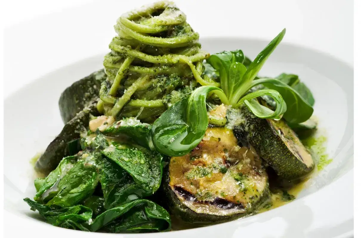 Zdjęcie Jak przygotować spaghetti z pesto bazyliowym - prosty przepis na smakowite danie