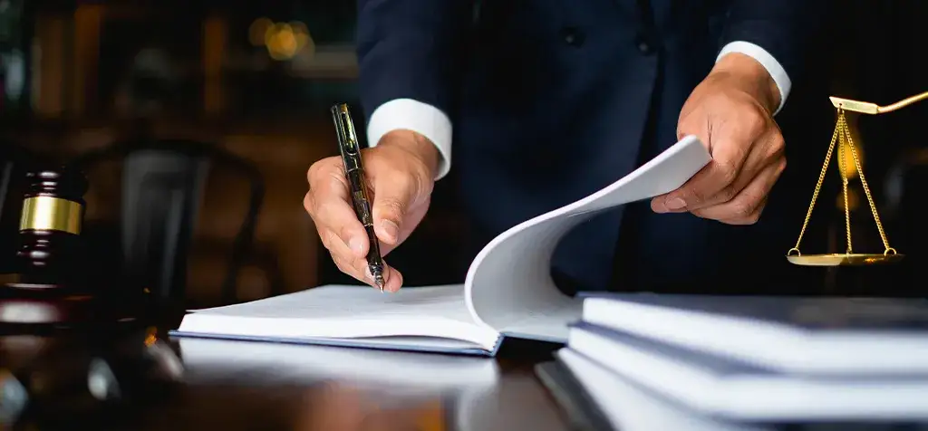 Zdjęcie Ile bierze adwokat za sprawę o odszkodowanie? Sprawdź ukryte koszty