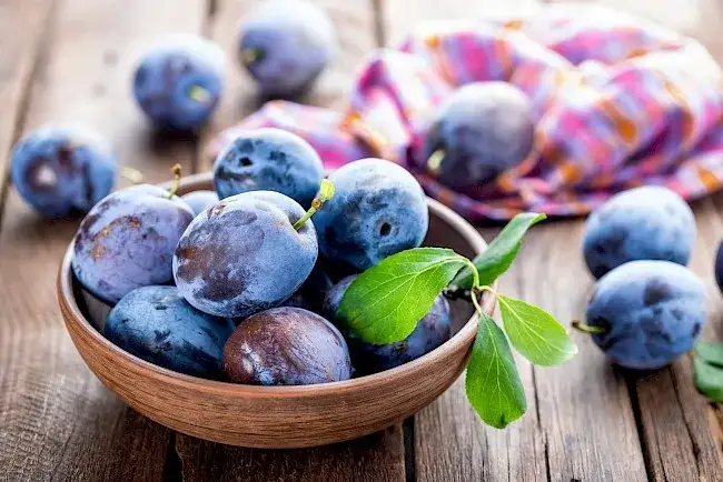 Zdjęcie Ile kcal mają śliwki świeże i suszone - poznaj prawdziwą wartość odżywczą