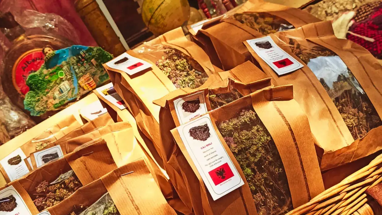 Zdjęcie Co warto przywieźć z Albanii? Najlepsze pamiątki i smaki tego kraju