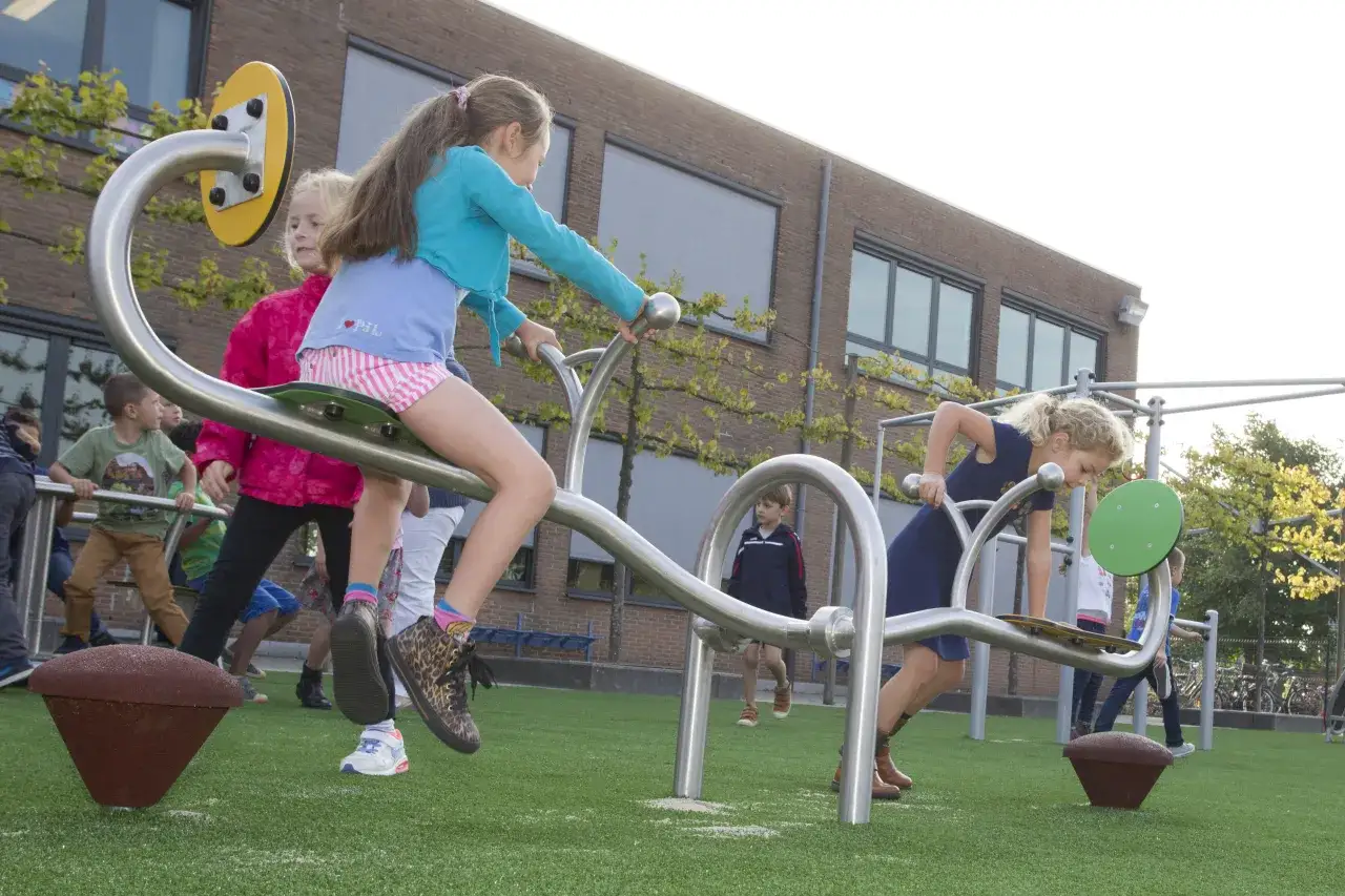 Zdjęcie Jak zaprojektować plac zabaw dla dzieci, aby był bezpieczny i atrakcyjny