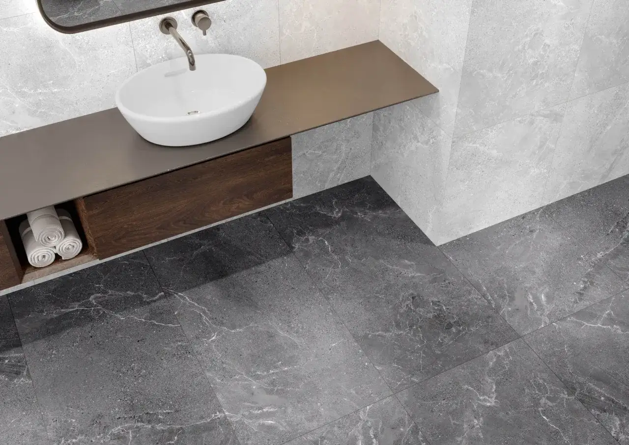 Zdjęcie Gres podłogowy na ścianie – czy to dobry wybór dla Twojego wnętrza?