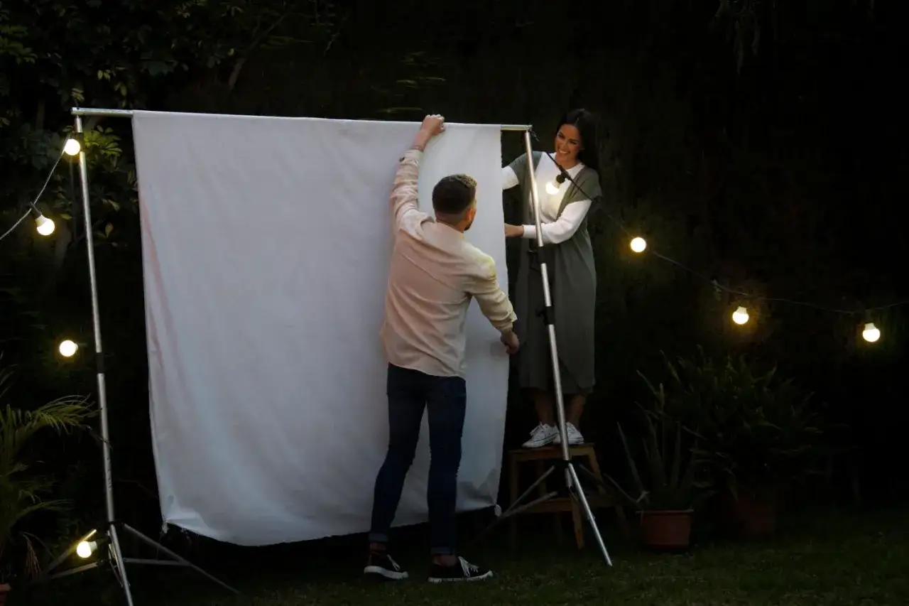 Zdjęcie Jak zabezpieczyć elewację kina plenerowego do seansu filmów z Vider