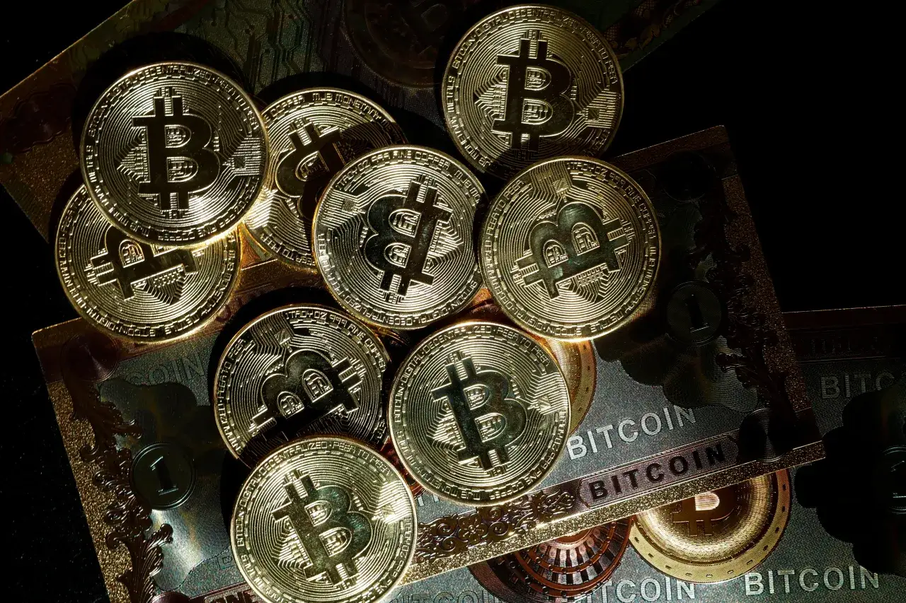 Zdjęcie Grayscale przenosi BTC warte 900 mln na Coinbase. Cena Bitcoina w dół?