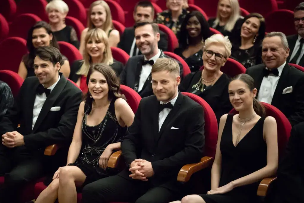 Zdjęcie Jak się ubrać do teatru Capitol, by wyglądać elegancko i stylowo