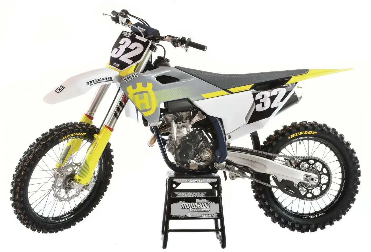 Zdjęcie Husqvarna FC 250 – odkryj mocne strony i wady motocykla motocrossowego