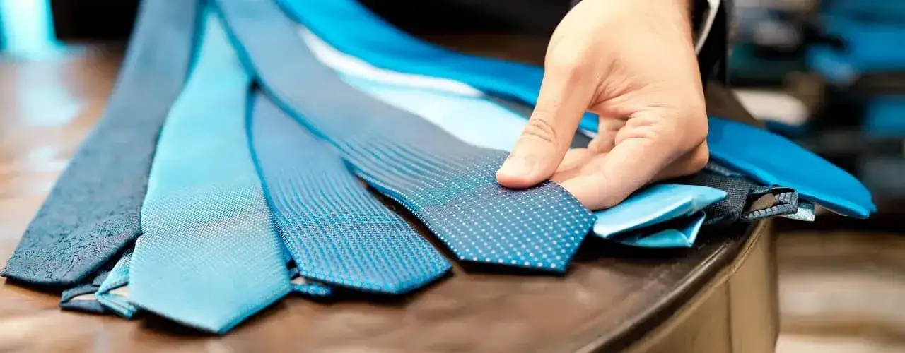 Zdjęcie Jak prać krawat, aby uniknąć zniszczenia materiału i zachować jego wygląd