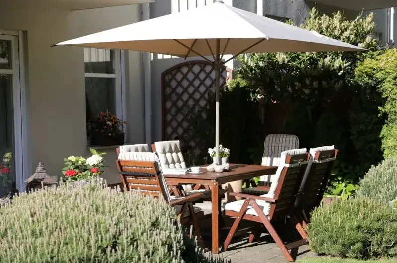 Zdjęcie Jaki parasol ogrodowy wybrać? 7 kluczowych czynników do oceny