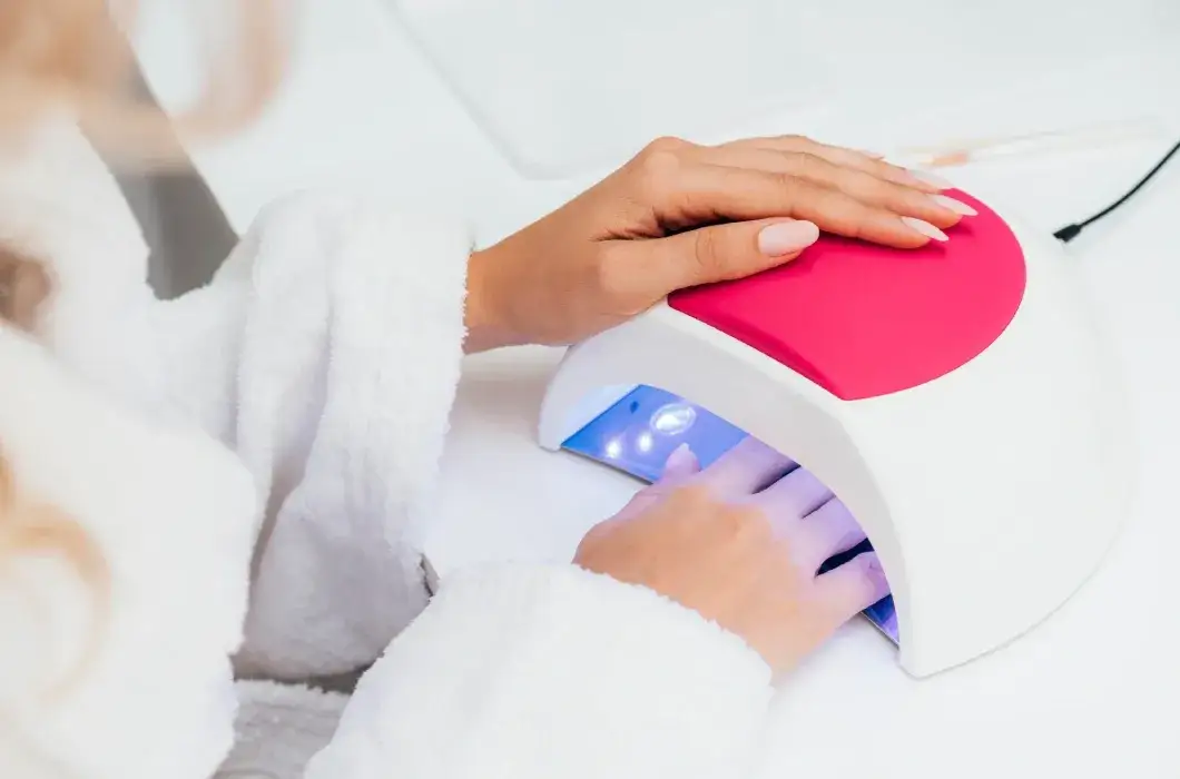 Zdjęcie Jaką lampę do hybryd wybrać, aby uniknąć słabego utwardzania?