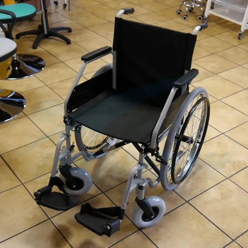 Zdjęcie Wózek inwalidzki: pełne czy pompowane koła - co wybrać?